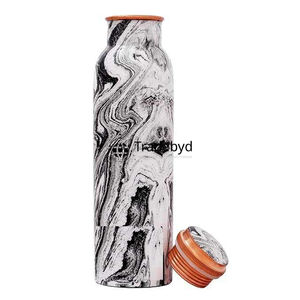 Bouteille en cuivre en édition limitée Pièce artisanale exclusive pour les amateurs de bien-être par Tradebyd - Product Image 3