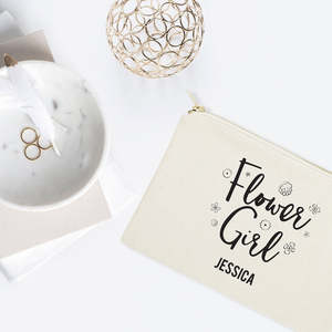 Grande trousse de toilette personnalisée en toile de coton, écologique, résistante à l'eau, durable, motif floral, étui à lettres adorable pour femme - Product Image 3