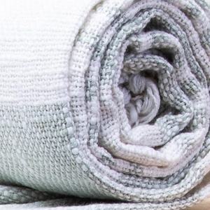 Manta de Sofá de Invierno 100% Algodón Hecha a Mano, Ecológica, Tejida, Transpirable, Ligera con Borlas - Product Image 2