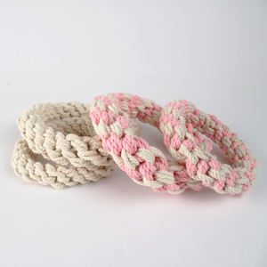 Jouet à tirer en corde de coton avec doubles anneaux pour chiens, favorise la mastication équilibrée et des séances de tirage contrôlées, fabriqué au Vietnam - Product Image 1