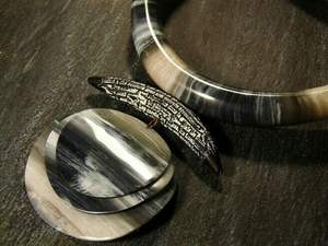 En forme de nouveauté Buffalo corne de boeuf collier poli Animal Style os bijoux Design naturel perles femmes filles cadeaux de mariage - Product Image 6