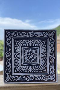 Bloc d'impression en bois sculpté à la main avec bordure florale carrée |   Outil de Impression Textile Traditionnel Indien à Blocs - Product Image 3