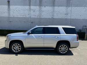 GMC Yukon Denali 4WD 2018 / Disponible à la vente avec faible kilométrage / Moteur essence, véhicule bien entretenu et sans accident - Product Image 3