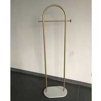 Porte-vêtements au sol autoportant Petit coin Porte-vêtements et porte-chapeau