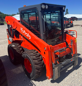 จัดส่งฟรี รถตักล้อยาง Kubota SSV75 พร้อมเครื่องยนต์ EPA Tier 4 Final ปั๊มและมอเตอร์ประสิทธิภาพสูง เครื่องจักรสำหรับงานดิน - Product Image 1