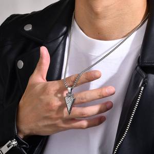 Collier Pendentif Géométrique Tendance Hip Hop en Argent Sterling Plaqué Or avec Diamant de Laboratoire – Bijoux et Accessoires pour Hommes en Gros - Product Image 2