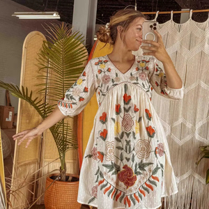 Robe courte fluide en coton brodé style bohème cottage core, faite à la main, éthique, pour l'automne - Product Image 1