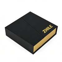 Boîte en carton à rabat magnétique personnalisée de qualité supérieure pour les cadeaux de parfum et de bougies, logo imprimé avec un vernis UV localisé, emballage pour chaussettes
