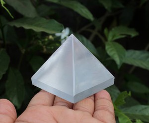 Pyramides de cristal de Quartz sélénite blanc de haute qualité poli artisanat en pierre semi-précieuse pour la maison Feng Shui guérison Style féerique - Product Image 1