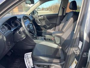 2021 pour Golf Tiguan 2.0T SE Dark Interior Turbo SUV - Product Image 2