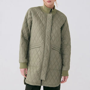 Veste longue matelassée élégante et durable en diamant pour femmes Veste à capuche en tissu résistant à l'eau de haute qualité avec logo personnalisé - Product Image 1