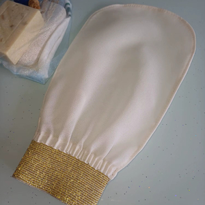 Peaux sensibles et normales Gants en soie à bandes argentées Bain turc Visage Gant d'épluchage du corps Dissolvant de bronzage Lavable de bonne qualité - Product Image 1
