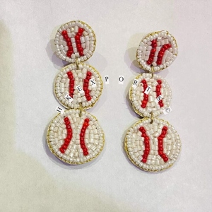 Boucles d'oreilles perlées de baseball et de softball artisanales pour les amateurs de sport Bijoux de sport personnalisables - Product Image 3