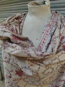 Châle kashmiri entièrement brodé à la main, en velours polyester de qualité supérieure, respirant, uni, élégant, pour l'hiver, pour femmes, idéal pour offrir, Pakistan - Product Image 3