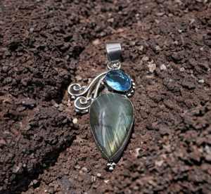 Pendentif en labradorite et topaze bleue, argent sterling 925, fait à la main, magnifique bijou en pierres précieuses, cadeau pour enfants et femmes - Product Image 1