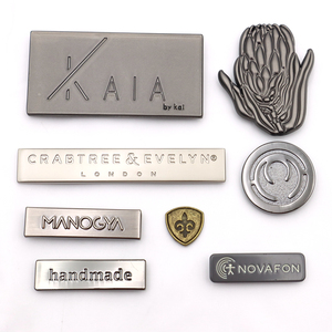 Fornecedor de Logotipos Metálicos de Alta Qualidade para Bolsas: Placa de Identificação de Metal em Liga de Zinco Gunmetal com Logotipo Personalizado Gravado e Rebite, Etiqueta de Marca em Relevo - Product Image 6