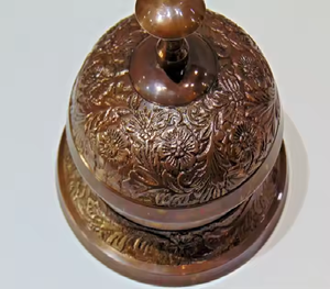 Campana de escritorio adornada con diseño de flores antiguas de latón náutico, artículo de campana de escritorio de llamada de hotel de oficina con precio al por mayor - Product Image 2