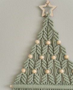 Tenture murale en macramé vert bohème personnalisée faite à la main forme carrée légère pour la décoration intérieure et l'arbre d'ornement de Noël - Product Image 4