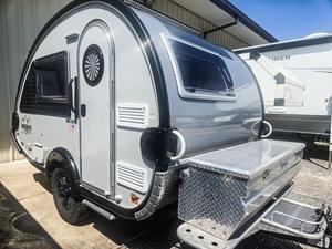 Mini caravane moderne en forme de larme 2025 en alliage d'aluminium avec tente à vendre aux États-Unis, en Europe, en Amérique du Sud avec livraison gratuite - Product Image 3