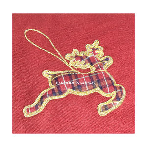 Precioso aspecto de alta calidad nuevo diseño Zari bordado Color rojo ciervo forma Navidad adorno colgante para decoración de árboles - Product Image 1