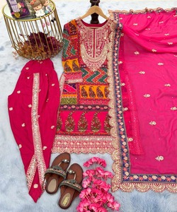 Costume Salwar pour fête de mariage indienne avec dhoti pour femmes en kurta en tissu de coton rose cousu et robe maxi longue - Product Image 6