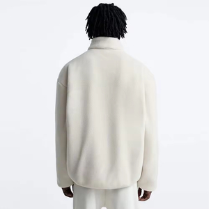 Veste en polaire Sherpa doublée douce pour hommes construite avec un confort par temps froid et un style neutre pour s'adapter à toutes les tenues et préférences - Product Image 2
