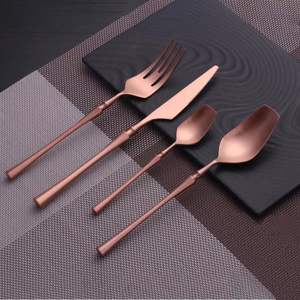 Juego de cubiertos de metal minimalista moderno diseñado para uso doméstico de comedor elegante y presentación de restaurante fina - Product Image 6