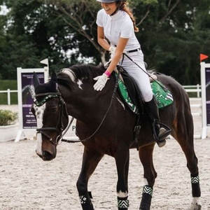 2023 Meilleure vente de tapis de selle équestre pour cheval fabriqué en polyester avec mousse à mémoire de forme Tapis de selle de protection pour cheval avec logo personnalisé - Product Image 6