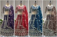 Ensemble Lahenga Choli Dupatta en tissu filet doux et fausse fourrure, avec broderie bleue moderne et motif évasé imposant, spécial pour mariée et fête de mariage, idéal pour l'été