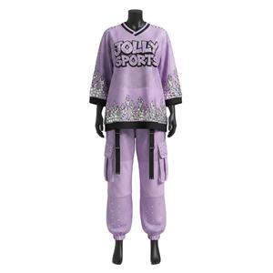 Conjunto Deportivo para Mujer, Camiseta de Malla Transpirable de Poliéster GSM y Pantalones Cargo, Color Morado, Logotipo Gráfico con Transferencia Térmica - Product Image 1