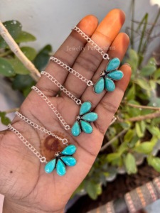Collier en chaîne de mode bohème en laiton plaqué argent en gros pour femmes et enfants, pendentifs en turquoise naturelle d'Arizona sertis - Product Image 2