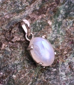 Cadeau Perfect Gemstone Rainbow 925 Sterling Silver Spinner Moonstone Pendant Designer For Her june Month Birthstone Designer - Product Image 3