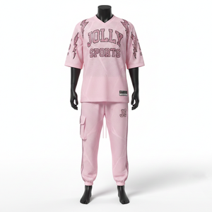 ชุดกางเกงวอร์มผู้ชายผ้าโพลีเมชเนื้อนุ่ม 240 GSM สีชมพู พร้อมเสื้อเจอร์ซีย์ผ้าตาข่ายและกางเกงขายาว  โลโก้แบบรีดร้อน - Product Image 1