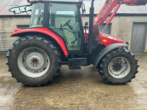 Massey Ferguson 5455 con cargador Massey 875. Bombas hidráulicas gemelas de lanzadera eléctrica - Product Image 2