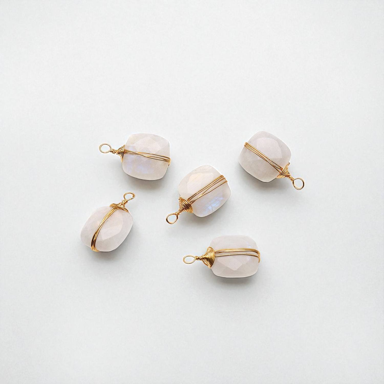 มูนสโตนสีรุ้ง