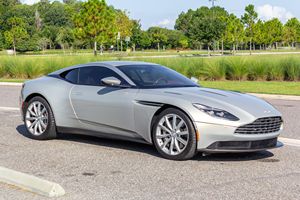 Excellent état, Aston Martin DB11 V12 Coupé d'occasion 2018 - Product Image 6