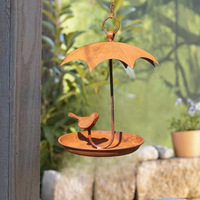 Mangeoire à oiseaux vintage en fer rouillé avec design parapluie, bain d'oiseaux en métal suspendu pour la décoration extérieure du jardin