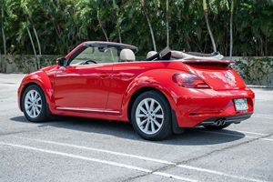 Volkswagen Beetle Convertible SEs 2019 Usado en Excelentes Condiciones - Product Image 2