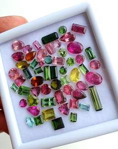 พลอยทัวร์มาลีนธรรมชาติที่เปล่งประกายด้วยสีสดใสเหมาะสำหรับการสร้างสรรค์เครื่องประดับสุดหรูแบบคลาสสิก - Product Image 4