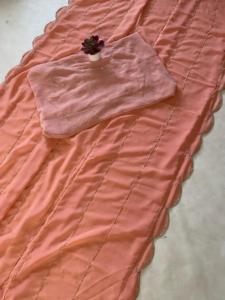 Saree en tissu Georgette pur lourd exclusif et à la mode avec travail manuel fantaisie Katdana travail léger Sari Sari de créateur indien - Product Image 3