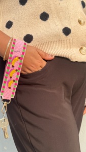 Llavero de Pulsera con Cuentas y Lentejuelas Hecho a Mano, Personalizable y Ecológico, Accesorios Bordados Personalizados para Mamá, Maestra, Día del Juego - Product Image 5