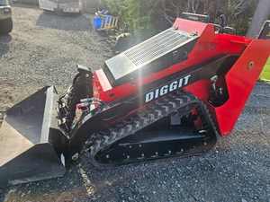 รถตักล้อยางขนาดเล็ก Diggit SCL850 รุ่นดีเซล ประสิทธิภาพสูง พร้อมเกียร์และปั๊ม - Product Image 4