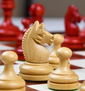 Juego de Ajedrez de Lujo Estilo Knubbel de 1930, Piezas en Madera de Caoba y Boj, Rey de 3 Pulgadas a un Precio Accesible - Product Image 6