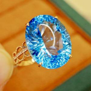 Anillo de oro de 14 quilates con Topacio Azul suizo, claridad del cielo, brillo cálido, esculpido, calma, pensamiento radiante, presencia pura, luz profunda, forma equilibrada, resplandor - Product Image 5