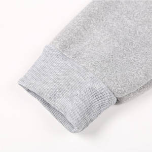 Sudadera con capucha gris claro para hombre con forro en contraste |   Sudadera Deportiva de Forro Polar Personalizada al por Mayor, Suministro de Ropa Deportiva de Marca Privada - Product Image 4