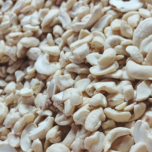 Meilleur prix pour les noix de cajou cassées Kaju SANTIGO, noix de cajou WS LP SP, noix et noyaux, emballage de marque privée - Product Image 1