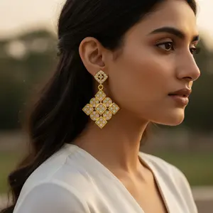 Boucles d'oreilles plaquées or serties de diamants pour femmes, bijoux de soirée - Product Image 2