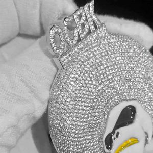 Pendentif personnalisé pour homme en argent 925 avec diamant moissanite et émail, bijou de luxe - Product Image 3