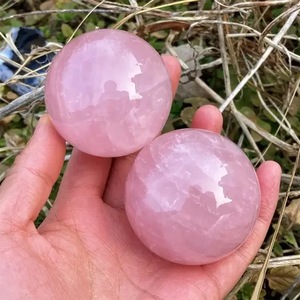 ลูกบอลคริสตัลควอตซ์ธรรมชาติสีชมพูกุหลาบธรรมชาติคุณภาพสูงหินอัญมณีบำบัดแท้ขัดเงาบ้านฮวงจุ้ยตกแต่งสไตล์ความรักทรงกลม - Product Image 4