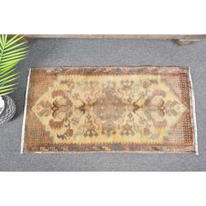 Alfombra turca Vintage de 1,6x3 pies, beige, marrón, lana hecha a mano, área grande con patrón de retazos para habitación de adolescente, pasillo, respaldo de látex - Product Image 1
